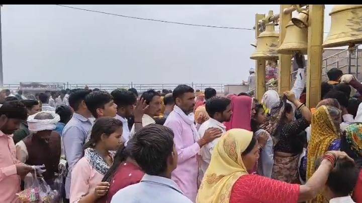 सोमवार को रतनगढ़ पहुंचे श्रद्धालु, दूधखो पर यज्ञ वेदी की लगाई परिक्रमा