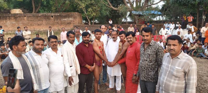 मां श्री विंध्यवासिनी मेला का ग्राम चीना में विधायक प्रदीप अग्रवाल ने किया उद्घाटन.......